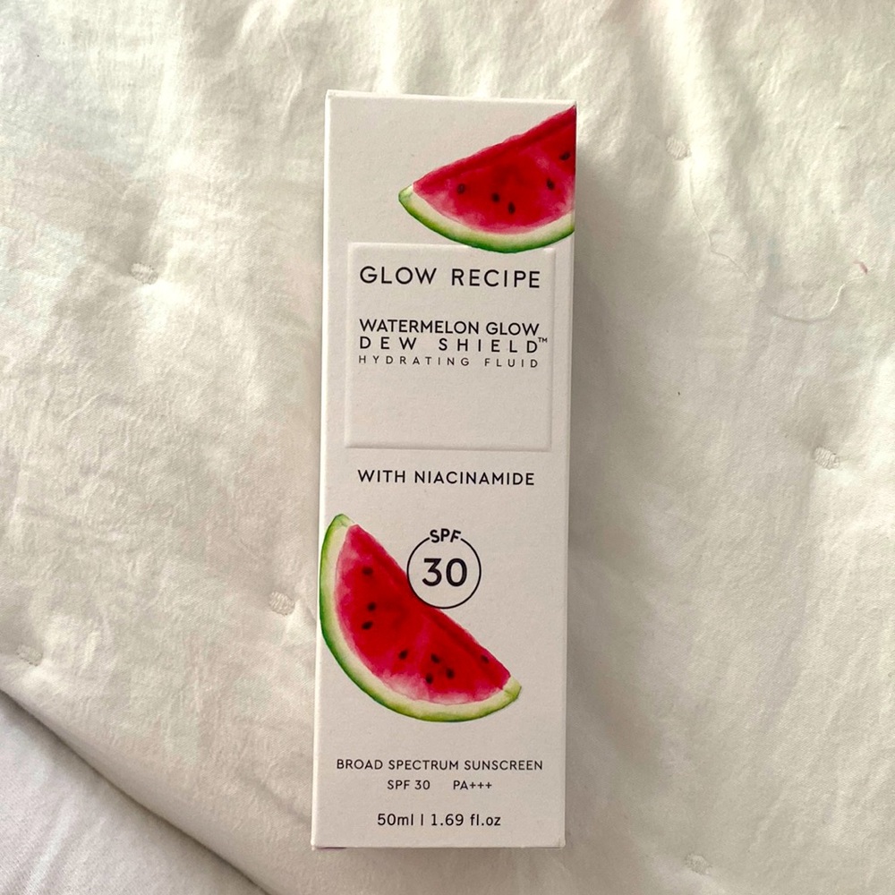 GLOW RECIPE
Dew Shield SPF 30 Hydrating Fluid Sunscreen
